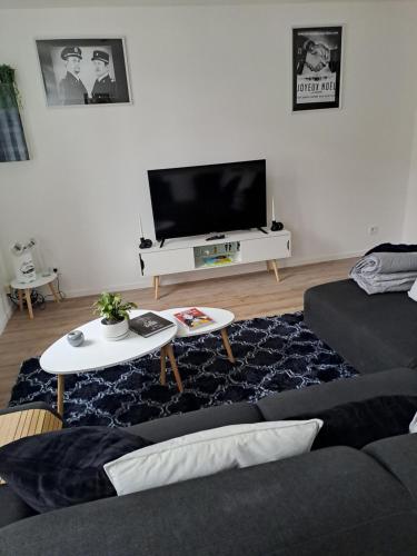 a living room with a couch and a tv at Be Zen ô Bizet Appartement moderne ultra confort jusqu'à 5 personnes in Le Bizet