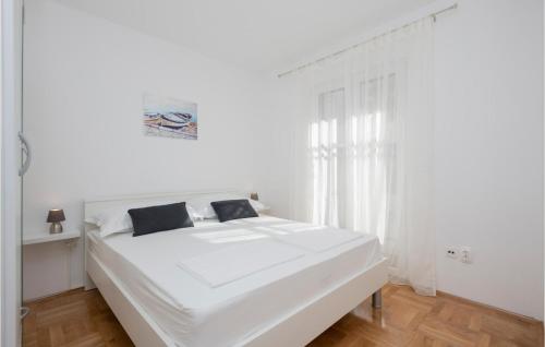 Gorgeous Home In Makarska