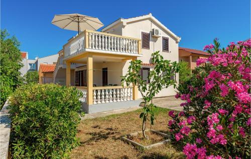 2 Bedroom Cozy Apartment In Vrsi