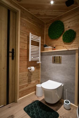 Ванная комната в Glamp Mała Łąka Jacuzzi & Sauna Zakopane