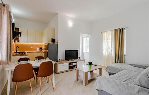 Η κουζίνα ή μικρή κουζίνα στο Awesome Home In Korcula With Wifi