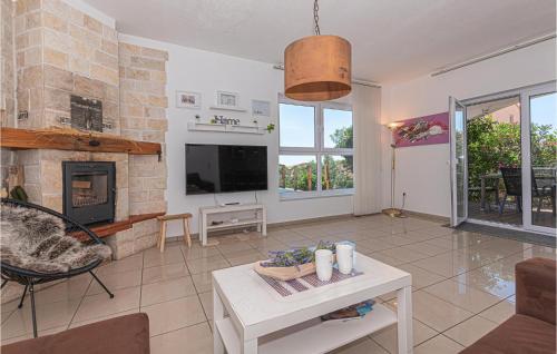 Beautiful Home In Primosten
