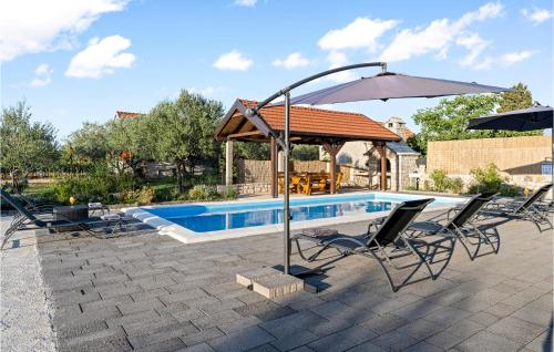 Bazén v ubytovaní Gorgeous Home In Drinovci With Wifi alebo v jeho blízkosti