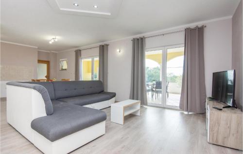 Two-Bedroom Apartment In Biograd