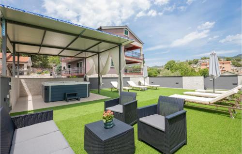 Un balcon sau o terasă la Gorgeous Home In Umcani