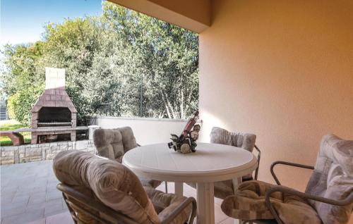 1 Bedroom Lovely Home In Pula