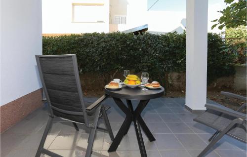Amazing Apartment In Kastel Stari With Wifi