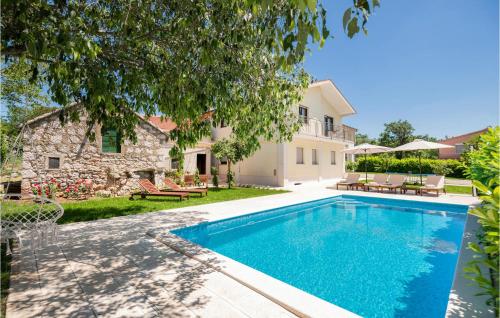 5 Bedroom Stunning Home In Lovrec