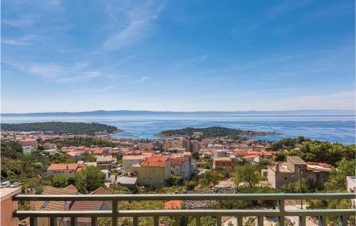 Three-Bedroom Apartment In Makarska