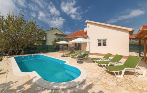 Three-Bedroom Holiday Home In Kastel Stafilic