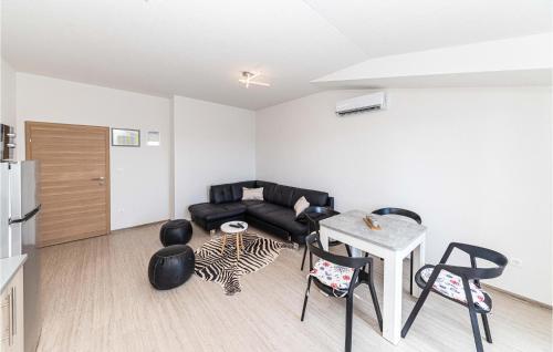 Nice Apartment In Kastel Luksic With Wifi
