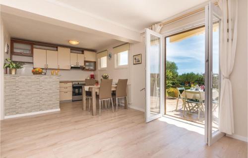 Kuchyň nebo kuchyňský kout v ubytování Apartment Kozino I