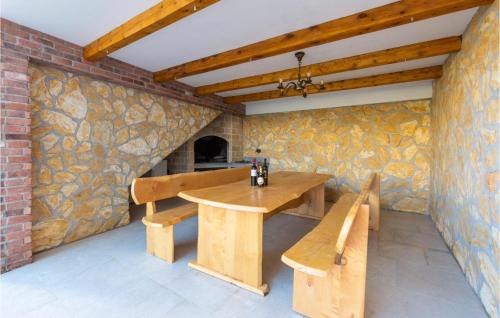 Beautiful Apartment In Podstrana With Wifi