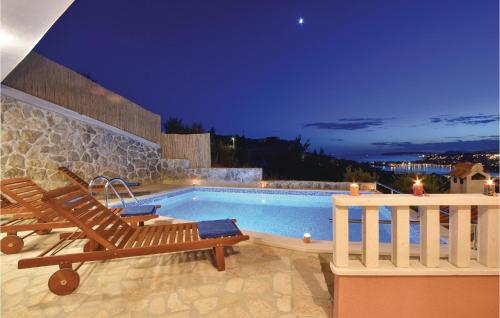 Three-Bedroom Apartment In Podstrana