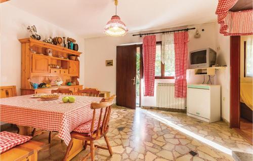 2 Bedroom Gorgeous Apartment In Pula