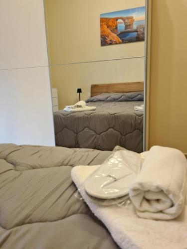 a mirror reflection of a bed in a bedroom at Richard's Living in Xewkija