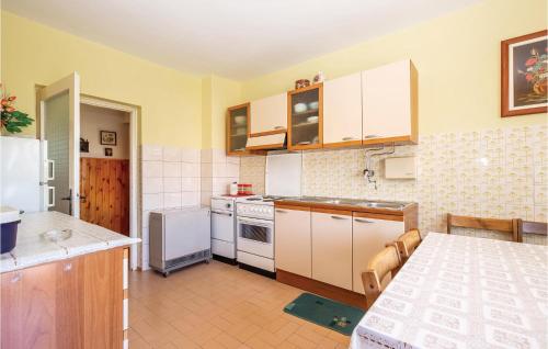 2 Bedroom Awesome Apartment In Crikvenica