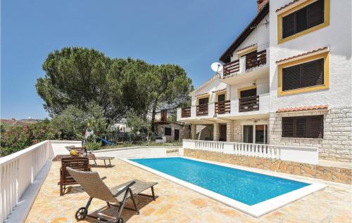 Bazén v ubytovaní Two-Bedroom Apartment In Sv,petar alebo v jeho blízkosti