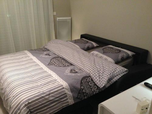 Photo de la galerie de l'établissement Studio rénové avec balcon, parking privé, proche centre-ville et plage - 2 pers - FR-1-236-84, à Stella-Plage