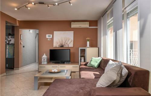 Μια τηλεόραση ή/και κέντρο ψυχαγωγίας στο Holiday Home Labin Vinez Ii