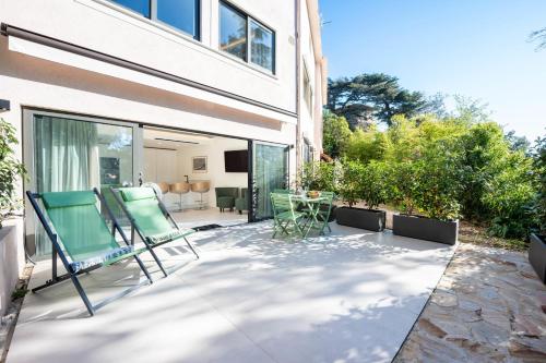 Elegant Duplex with Private Garden Terrace