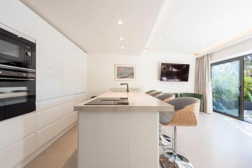 Elegant Duplex with Private Garden Terrace