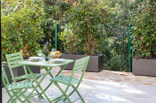 Elegant Duplex with Private Garden Terrace