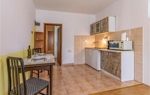 Gorgeous Apartment In Pula With Wifi
