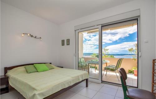 2 Bedroom Nice Apartment In Dramalj