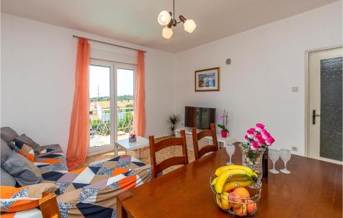 4 Bedroom Nice Apartment In Pula