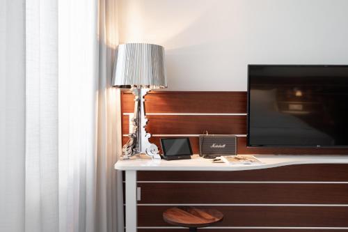 TV o dispositivi per l'intrattenimento presso Ruby Lotti Hotel Hamburg