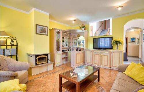 a living room with a couch and a tv and a table at Stunning Home In Labin in Labin