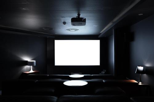 a room with a large white screen in the ceiling at Ruby Marie Hotel Vienna in Vienna