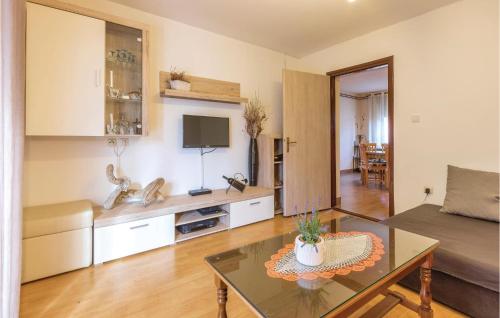 Two-Bedroom Apartment In Fazana