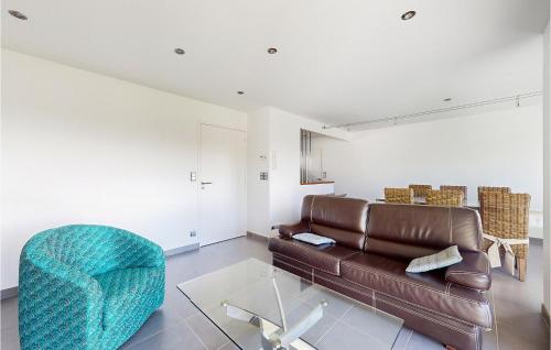 Χώρος καθιστικού στο Amazing Apartment In Planguenoual