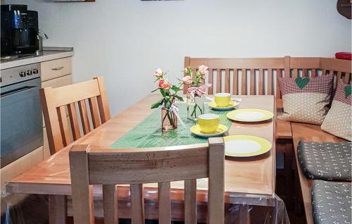 Una cocina o cocineta en Two-Bedroom Apartment In Arrach