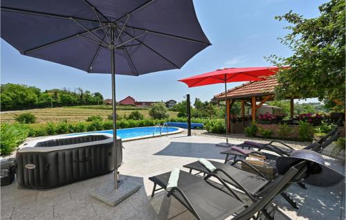 Bazén v ubytovaní Cozy Home In Breznicki Hum alebo v jeho blízkosti