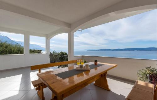 1 Bedroom Lovely Apartment In Pisak