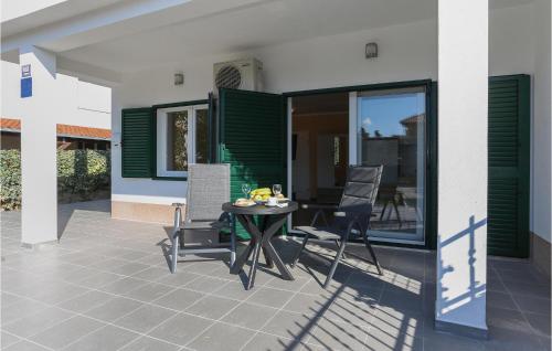 Amazing Apartment In Kastel Stari With Wifi