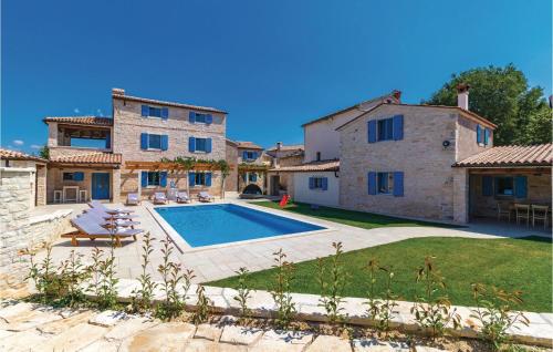 Nine-Bedroom Holiday Home In Bokordici