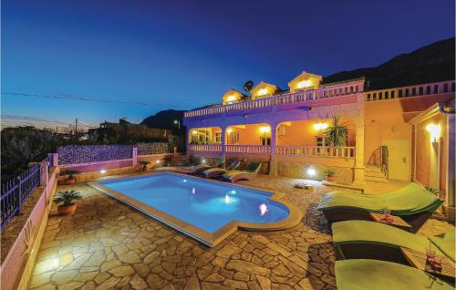 Six-Bedroom Holiday Home In Kastel Sucurac With Sea View