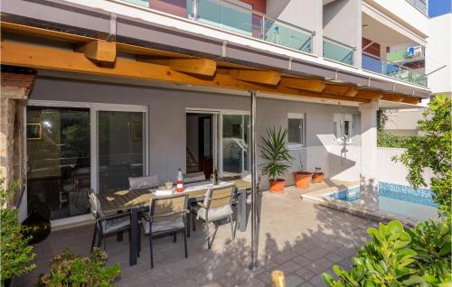 Balkón nebo terasa v ubytování Two-Bedroom Apartment In Podstrana