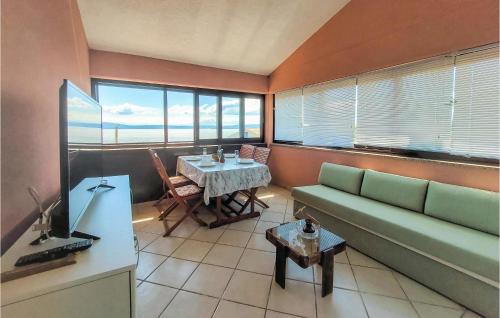 2 Bedroom Nice Apartment In Labin