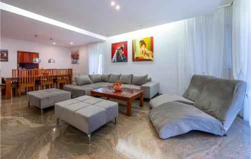 Nice Apartment In Pula With Swimming Pool
