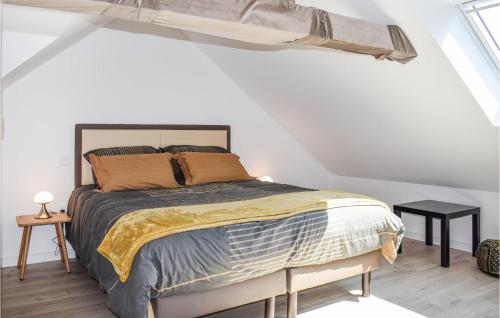 a bedroom with a bed in a attic at Awesome Home In Canihuel in Canihuel