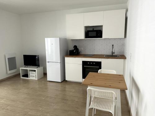 Studio Récent Prés d'Arènes Terrasse Wifi parking privé