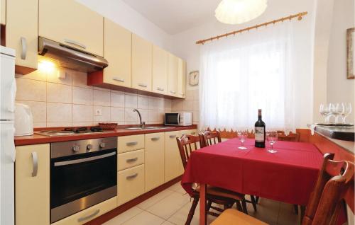 Gorgeous Apartment In Pag With House Sea View