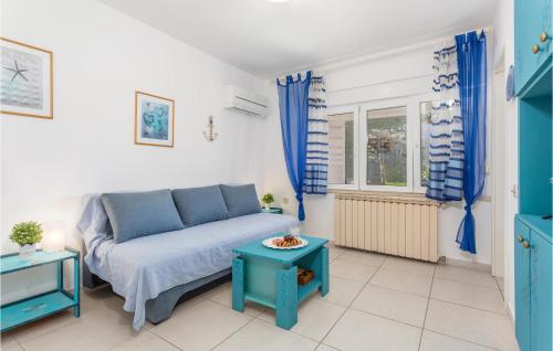 2 Bedroom Cozy Apartment In Malinska