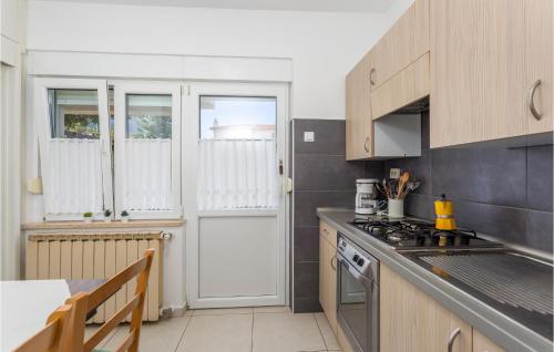 2 Bedroom Cozy Apartment In Malinska