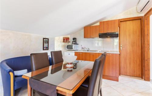 Cozy Apartment In Porec With Wifi